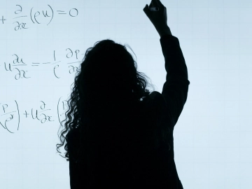 Oktatók és nevelők (óvónő, tanítónő, tanár, egyetemi tanár, professzor stb.)